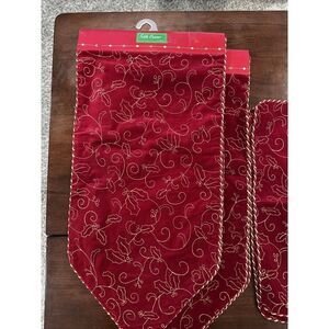 St Nicholas Square‎ Christmas Holiday Red Gold Table Runners, Placemats Green